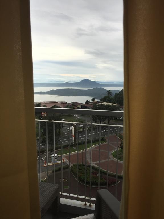 Ron'S Condo Overlooking The Lake Tagaytay City Bagian luar foto